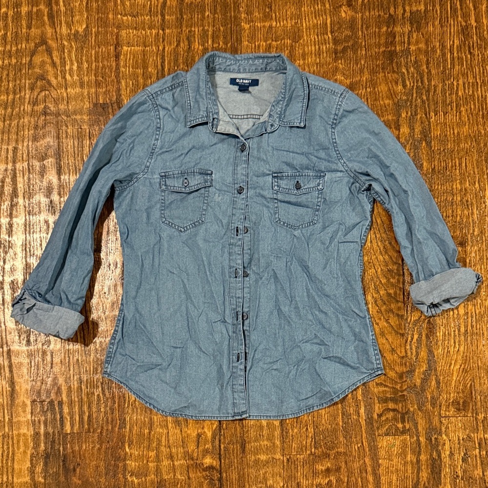Old Navy Chambray Denim Button Down Shirt | Women’s Medium | Classic Fit Staple